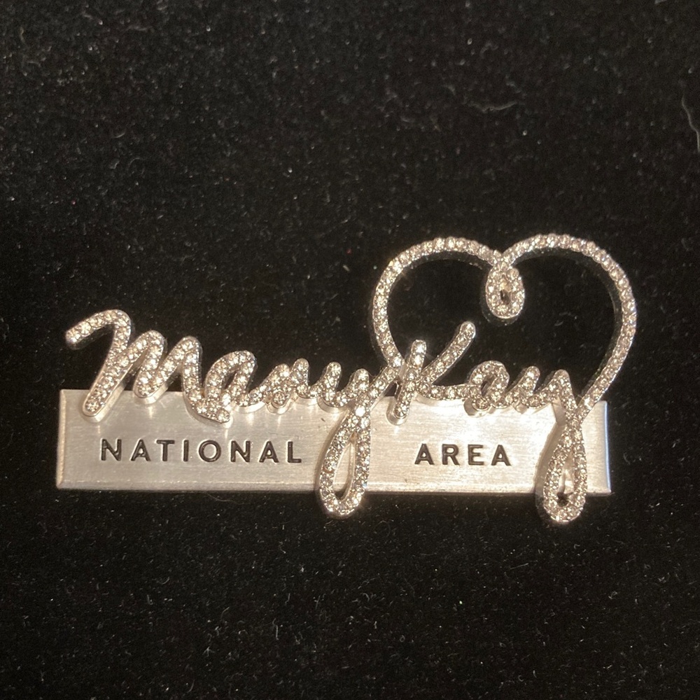 Mary Kay commemorates sellers with this fashion silvertone brooch. Clear stones
